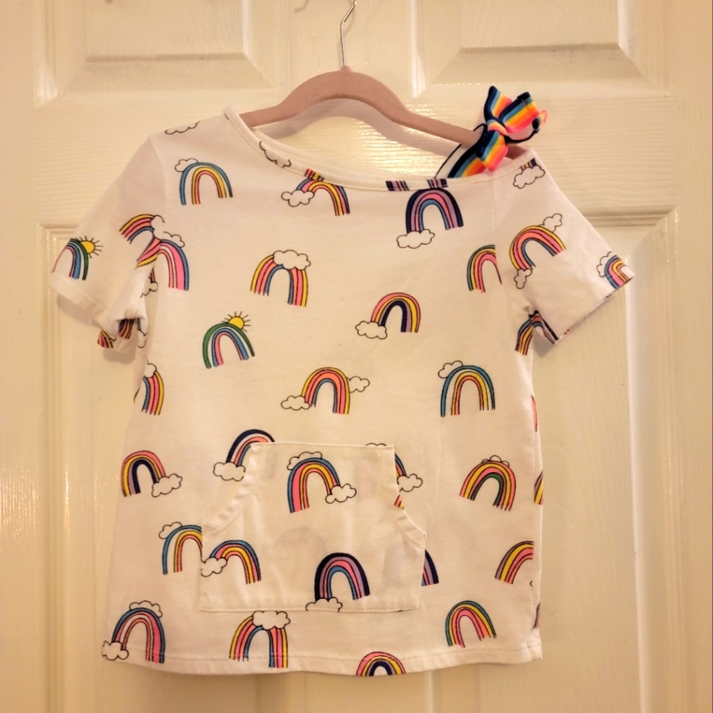 365 Kids white t-shirt with rainbows on it, size 7